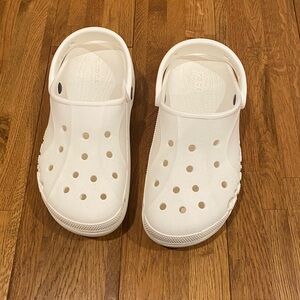 Women’s White Clogs Sz 7